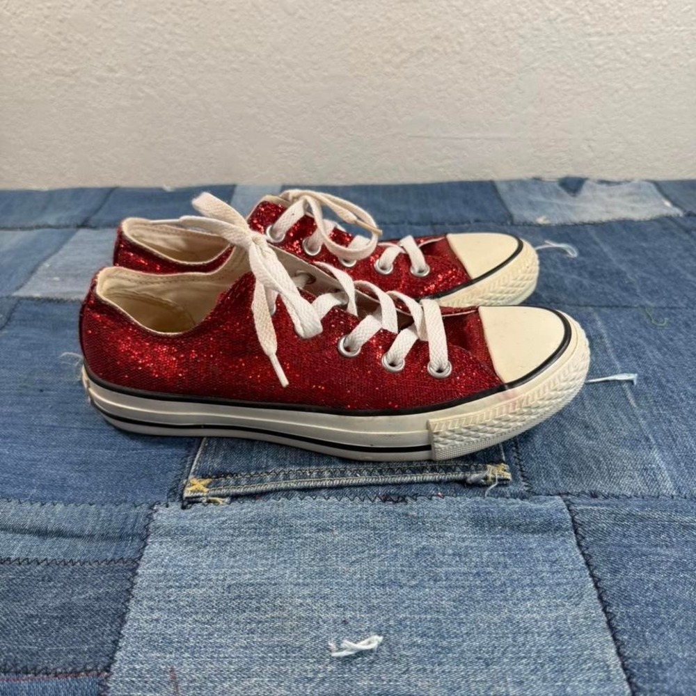 Red glitter low top Converse